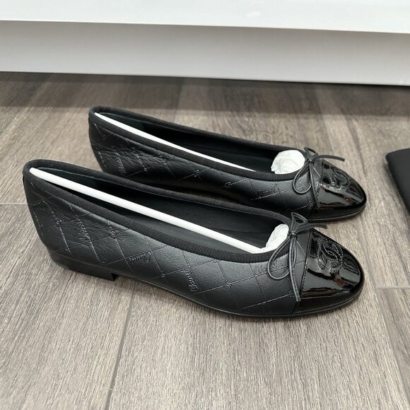 2025 CHANEL CC LOGO BLACK LEATHER BALLET BALLERINA FLATS SHOES Size 37 - Picture 1 of 9